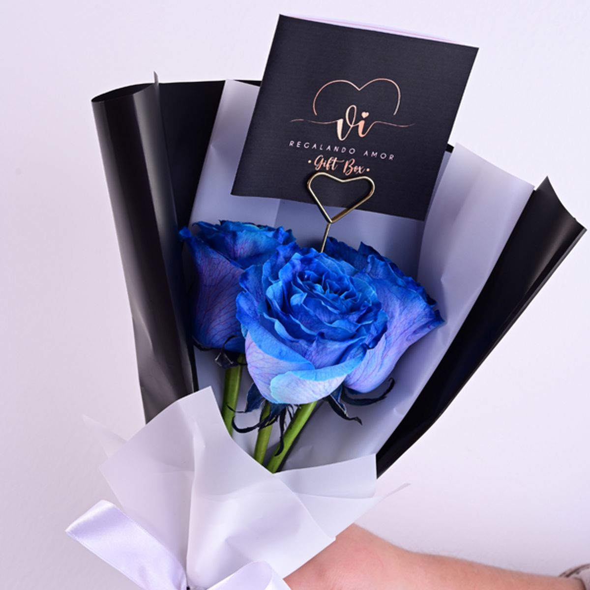 VI REGALANDO AMOR - Ramo de 3 Rosas Azules - Ramo de Flores