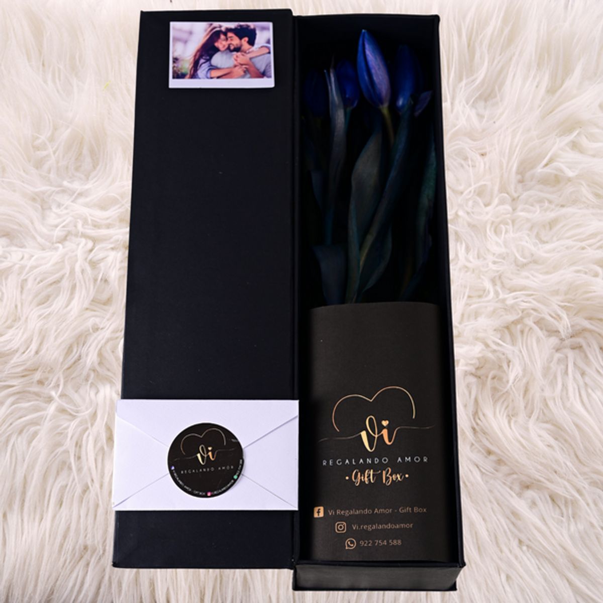 VI REGALANDO AMOR - Box Luxury Tulipanes Azules  - Arreglo Floral - Ramo de Flores