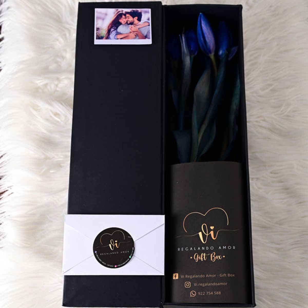 VI REGALANDO AMOR - Box Luxury Tulipanes Azules  - Arreglo Floral - Ramo de Flores