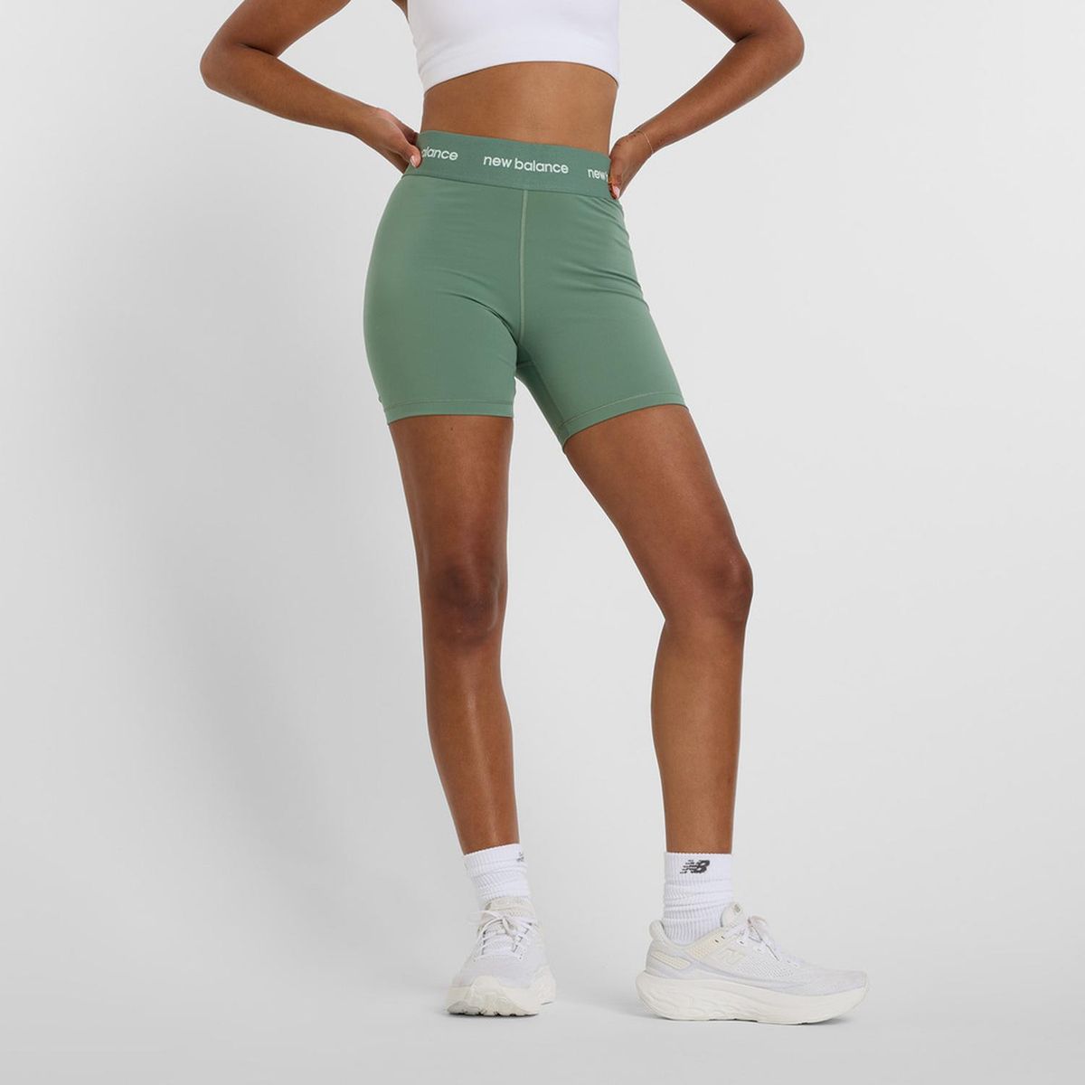 NEW BALANCE - Shorts NEW BALANCE NB Sleek High Rise 5 Mujer