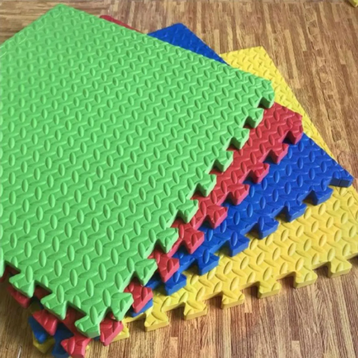 GENERICO - Piso de Goma EVA COLORES de 60 cm x 60 cm x 1.20 cm - 6 Unid