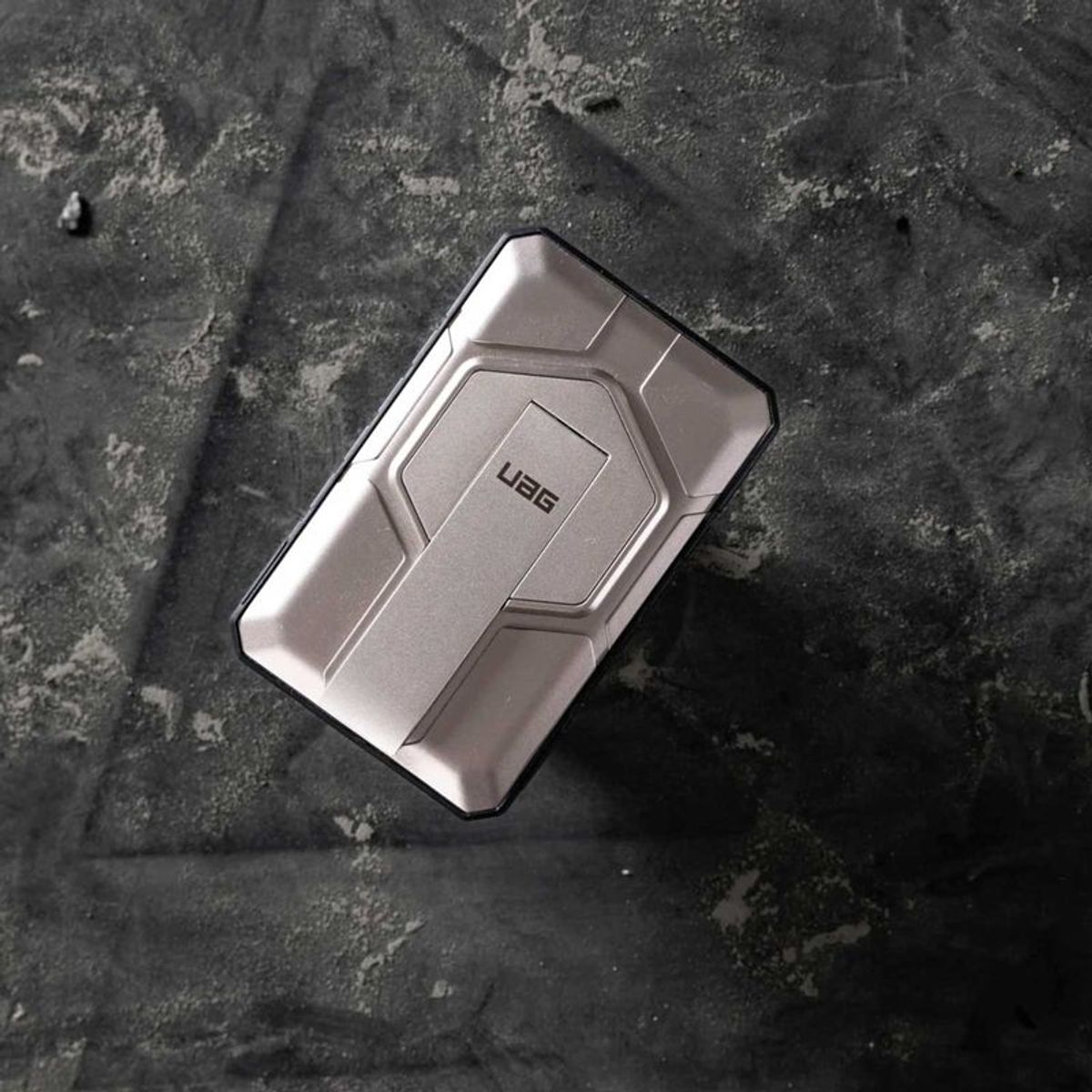 URBAN ARMOR GEAR - Cargador Portátil UAG 10000 Mah 20w Magsafe IPX6 Robusto