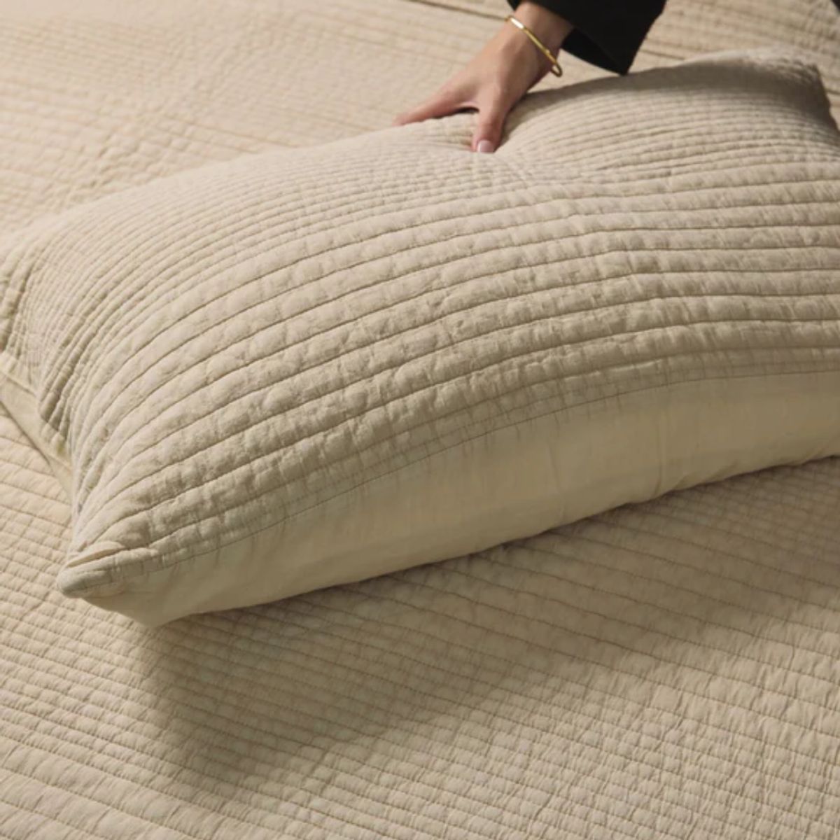 CLAUDIA RIVA HOME - Cubrecama Brisa color Beige