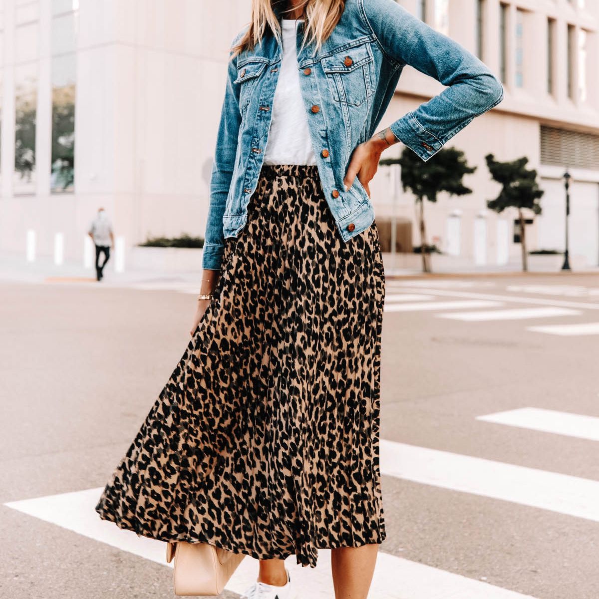 ARMA TU LOOK - FALDA LEONELA MIDI PLISADA ANIMAL PRINT
