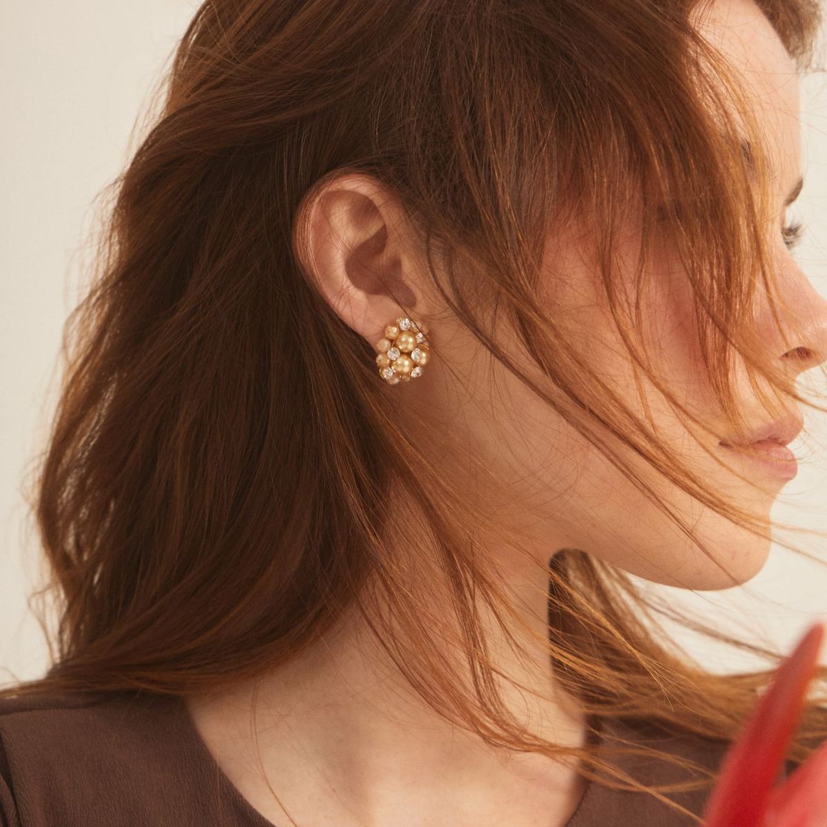 SAMANTHA PINTO HANDMADE ACCESSORIES - Aretes Bruna Nude Dorado