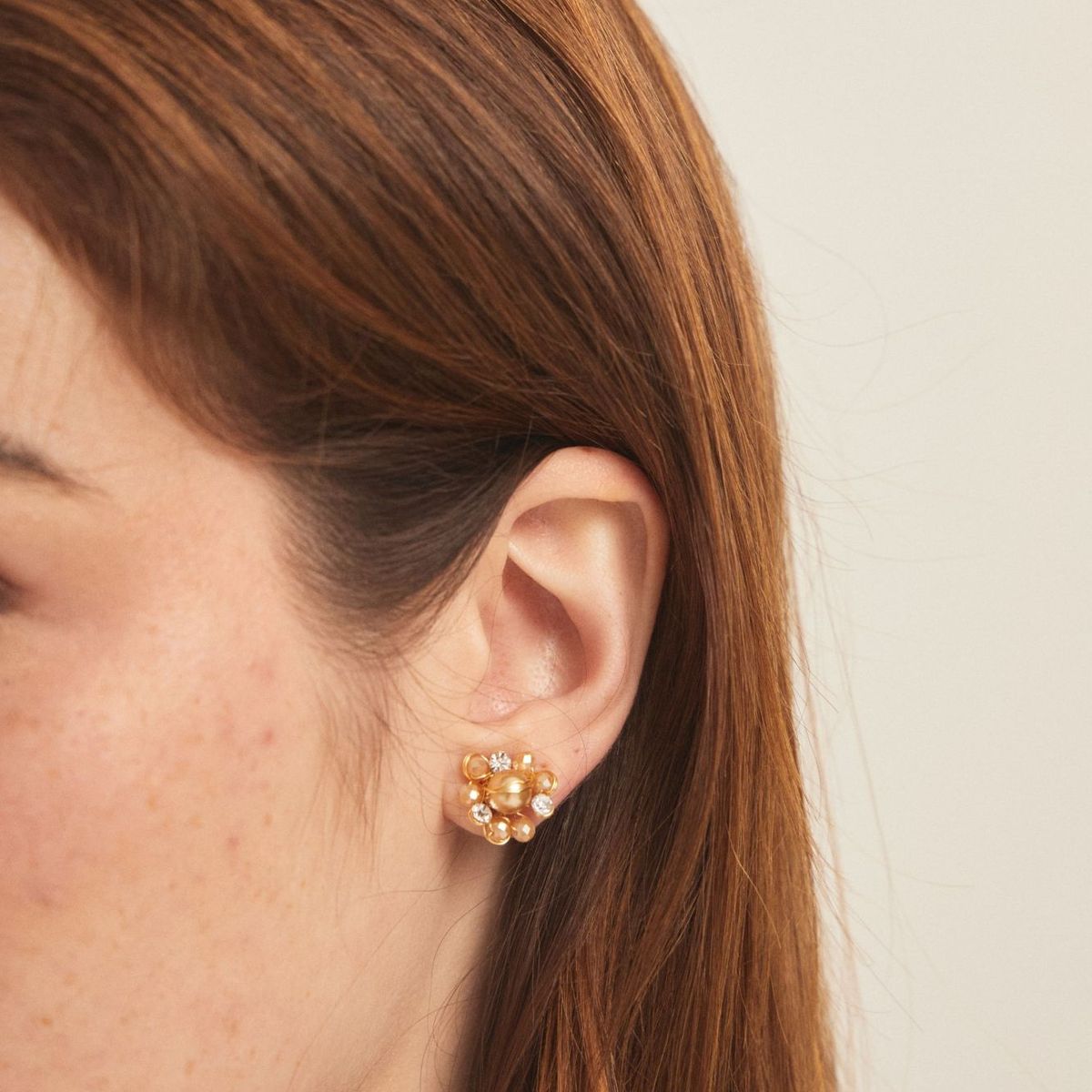 SAMANTHA PINTO HANDMADE ACCESSORIES - Aretes Frida Nude Dorado