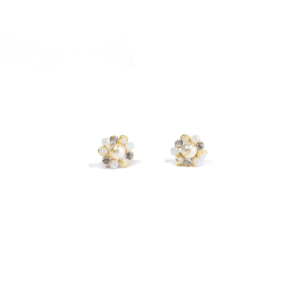 SAMANTHA PINTO HANDMADE ACCESSORIES - Aretes Frida Blanco Dorado