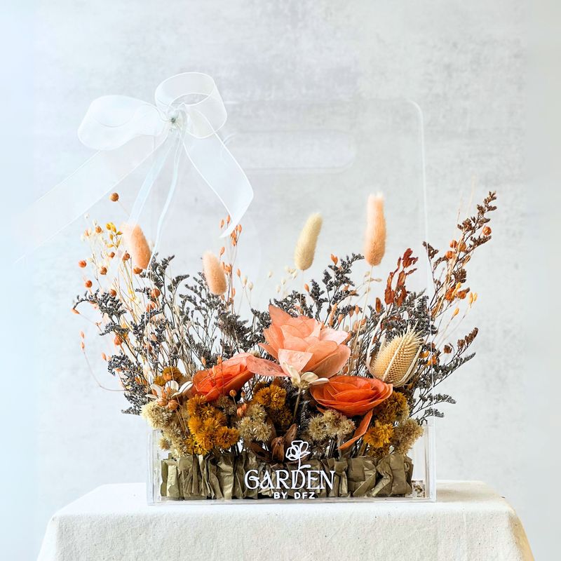 GENERICO - Arreglo Floral Azaria en tonos melón y crema