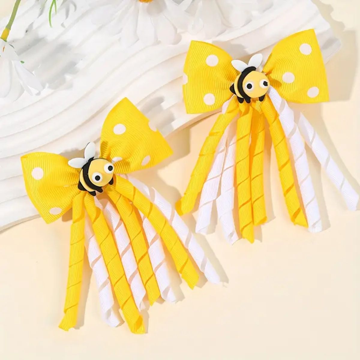 GENERICO - GANCHO LAZOS DE CUMPLEAÑOS  DE NIÑA DE ABEJITA CHIQUITITA