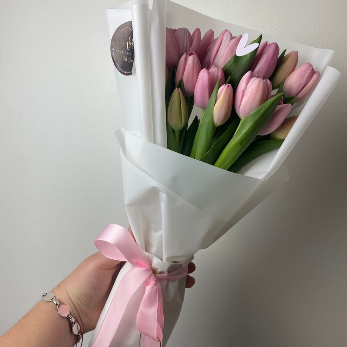 VI REGALANDO AMOR - Ramo de Tulipanes Rosados fucsia- ramo de flores