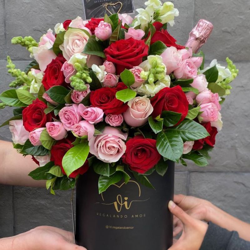 GENERICO - Box Greeicy - Box de 50 rosas con Espumante Riccadonna- ramo de flores