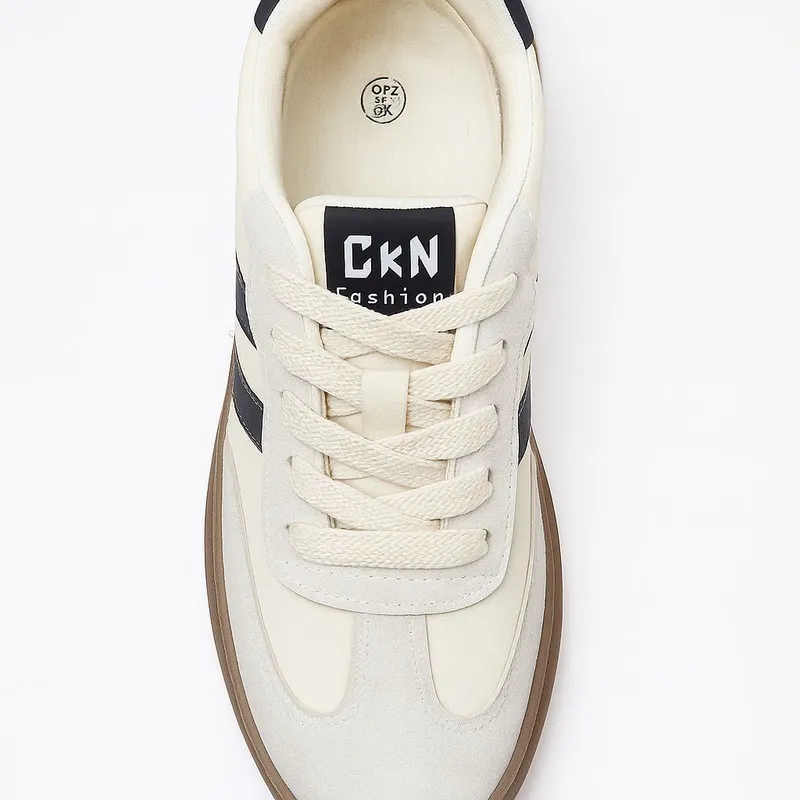 GENERICO - Zapatilla Urbana Blanca con Franjas  Suela Beige