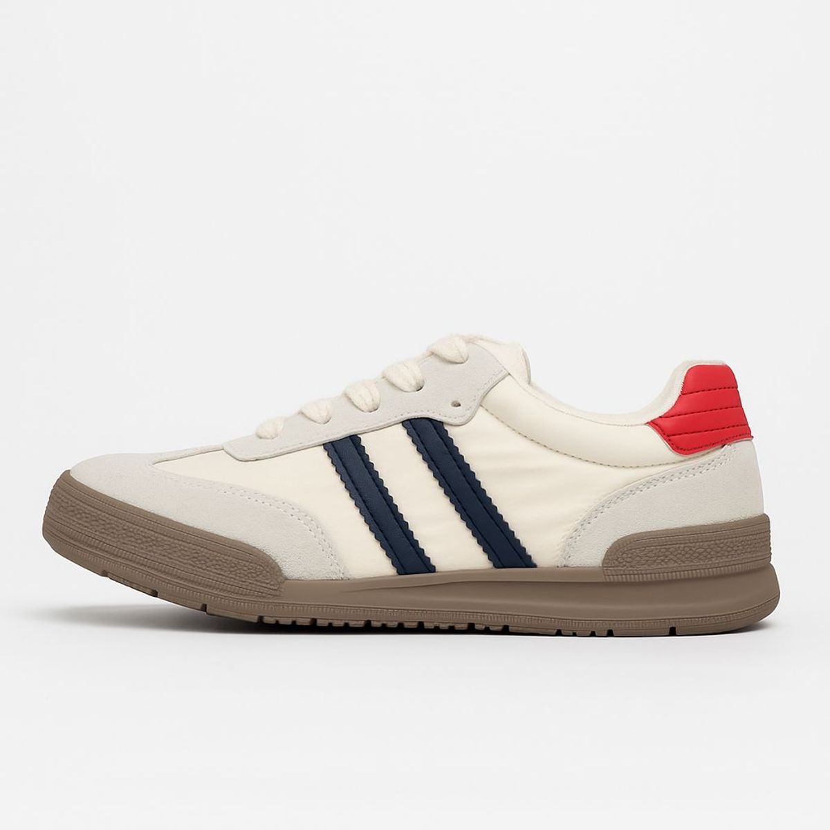 GENERICO - Zapatilla Urbana Blanca con Franjas  Suela Beige