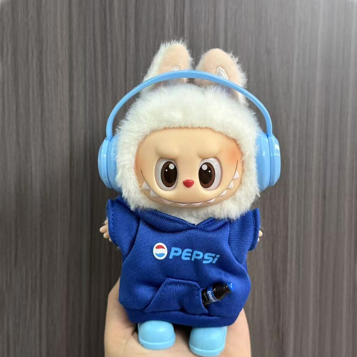 POP MART - Ropa Labubu Polera Capucha Pepsi Audifonos