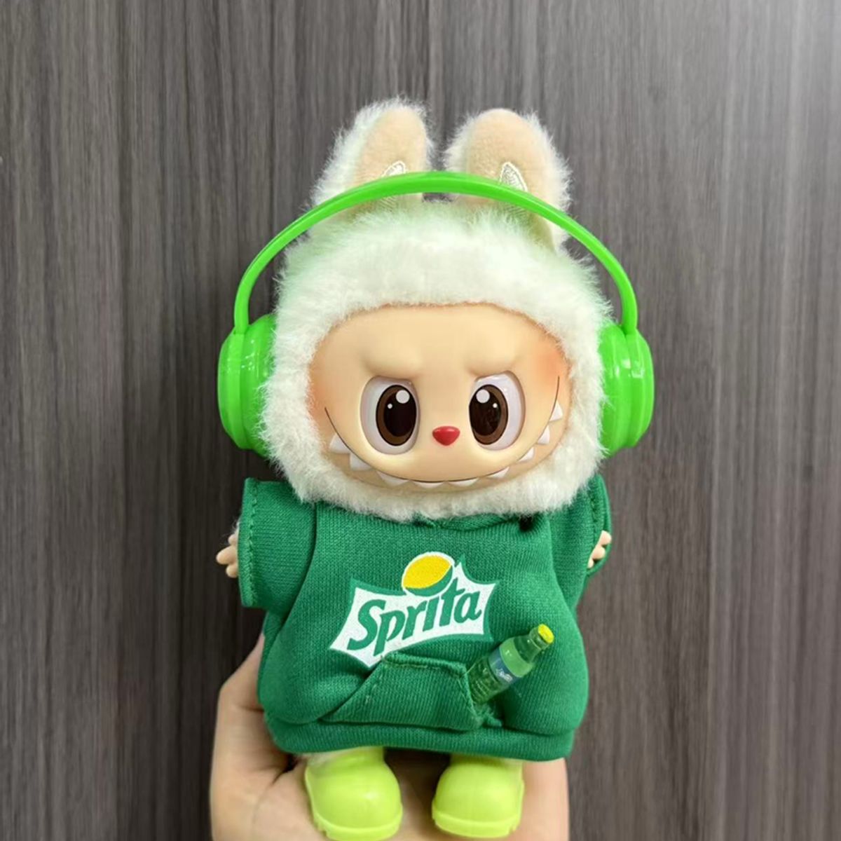 POP MART - Ropa Labubu Polera Capucha Sprite Audifonos