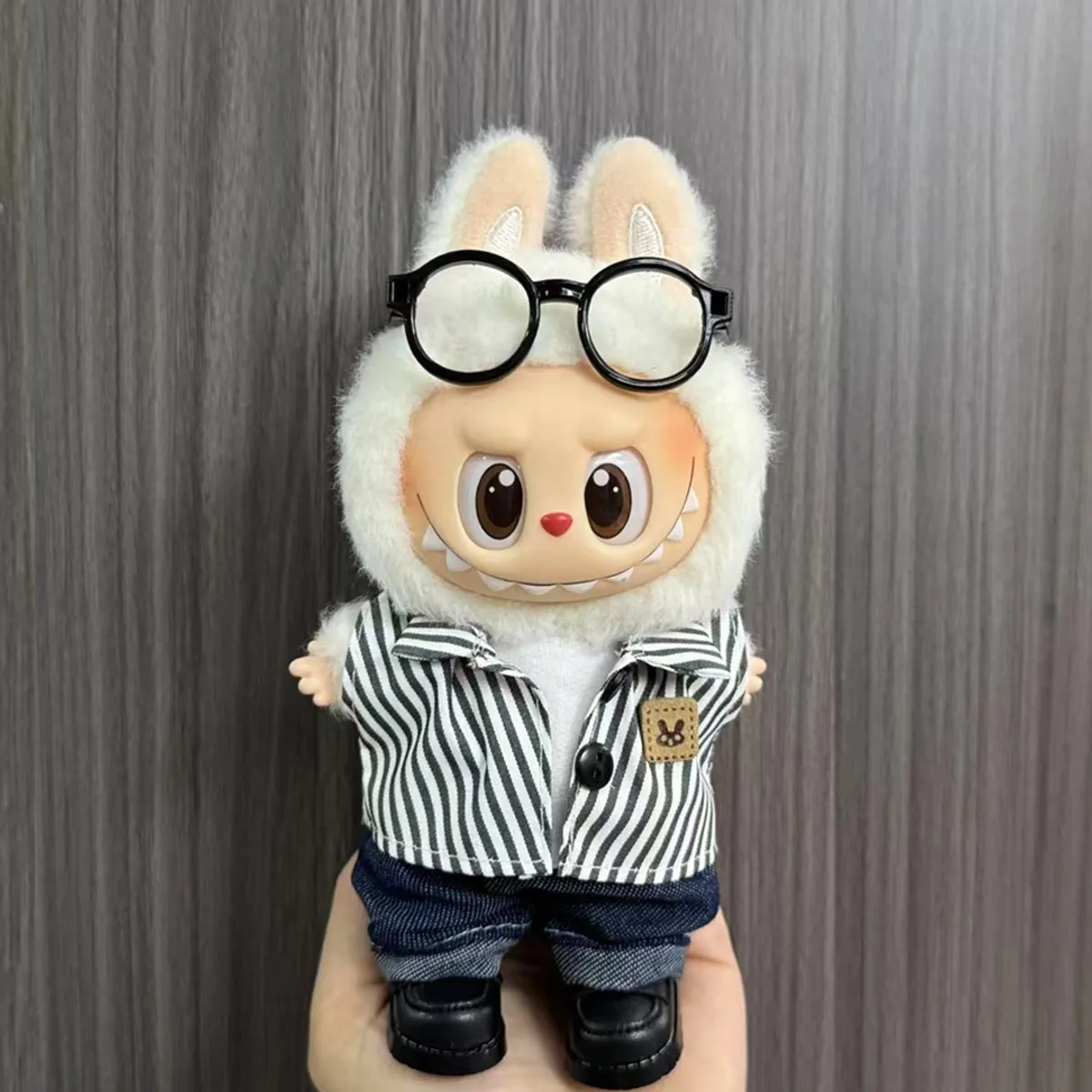 POP MART - Ropa Labubu 3 Piezas Camisa Rayas Gris Rabbit Polo Short