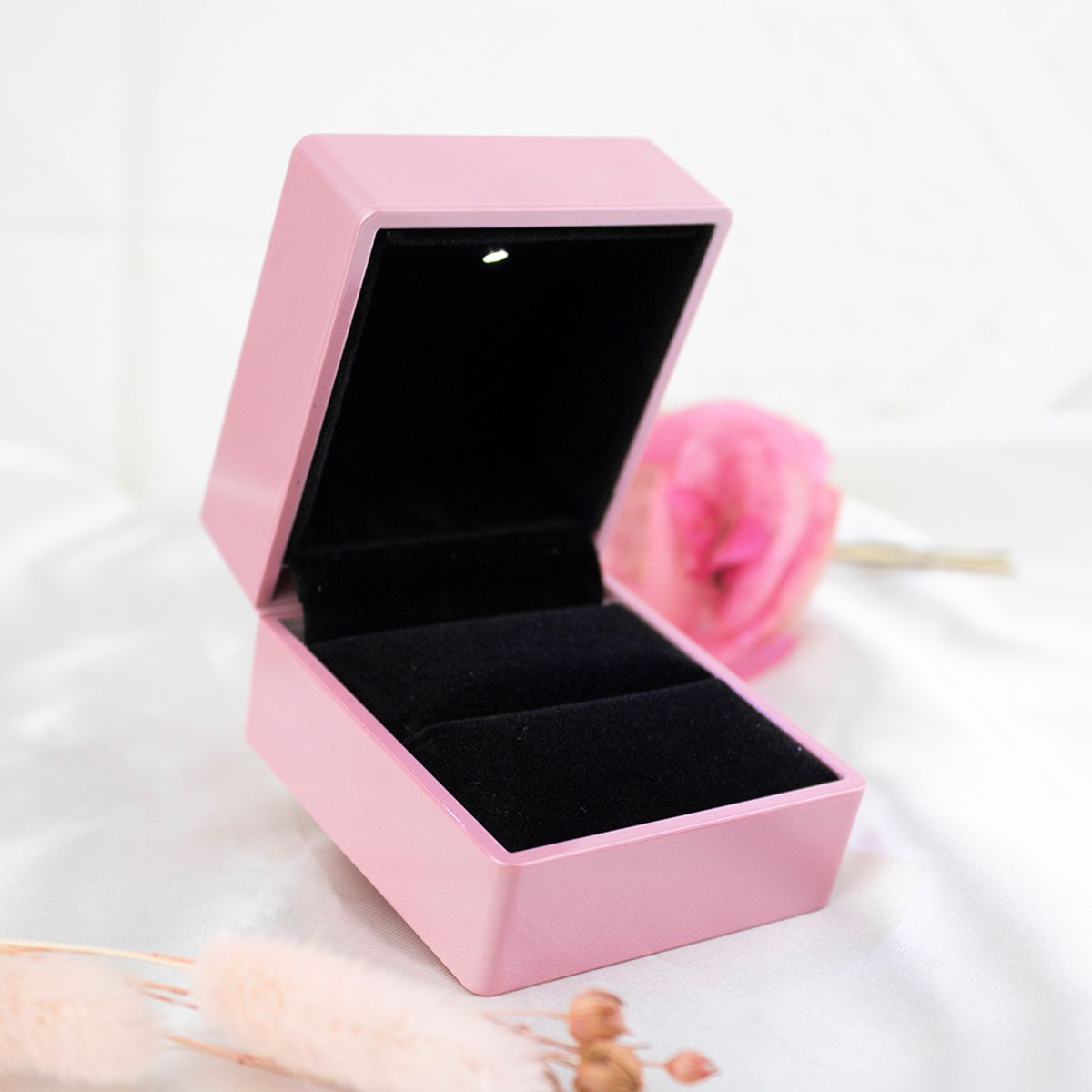 CLEO JOYAS & ACCESORIOS - Estuche Caja Cuadrada con Luz Led
