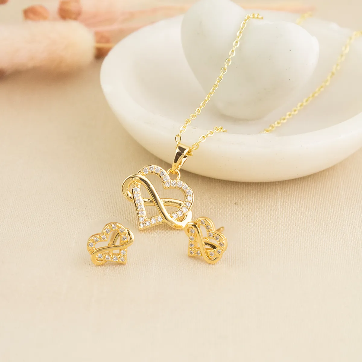 CLEO JOYAS & ACCESORIOS - Set Corazón Infinito Dorado Acero