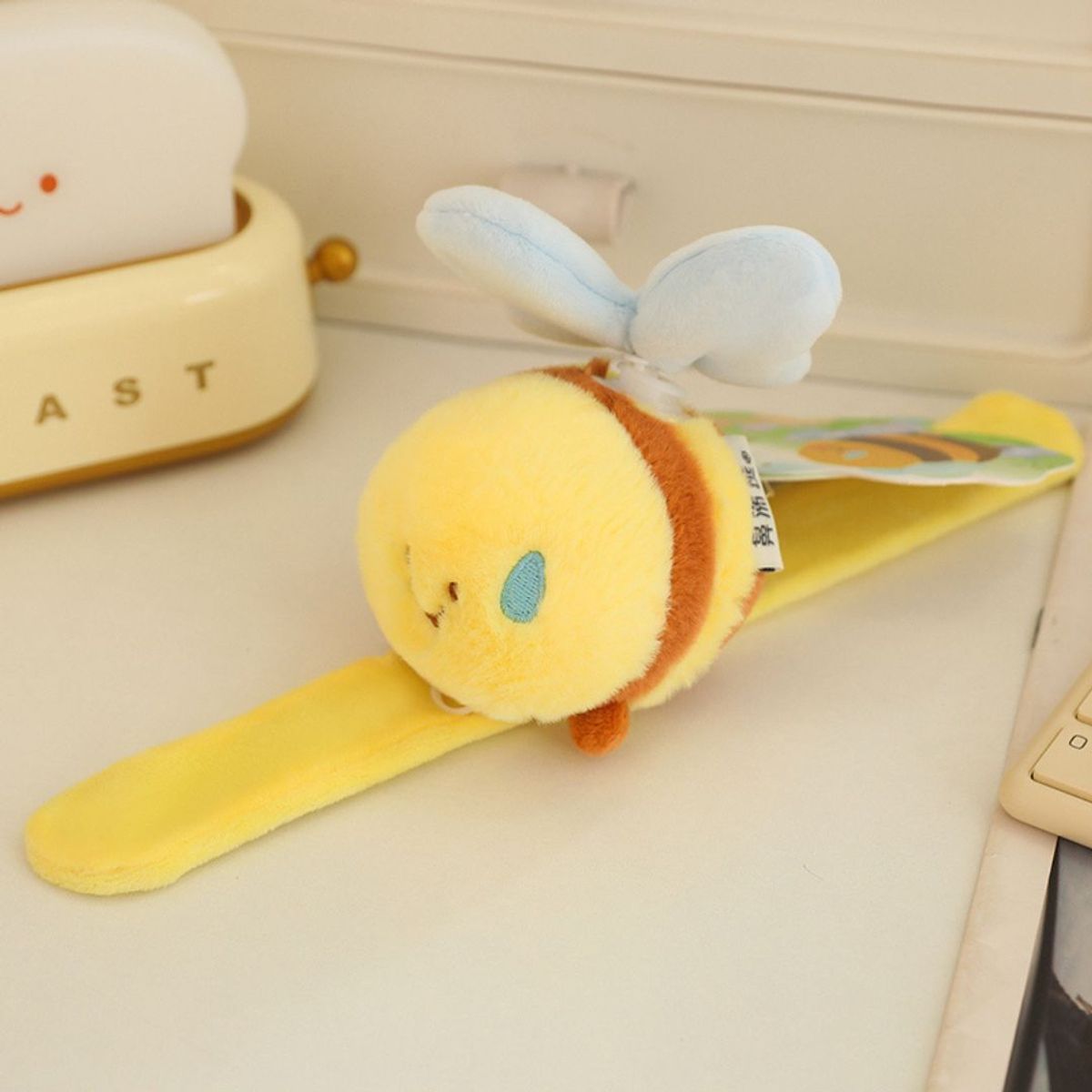 GENERICO - Brazalete pulsera Abejita alitas peluche