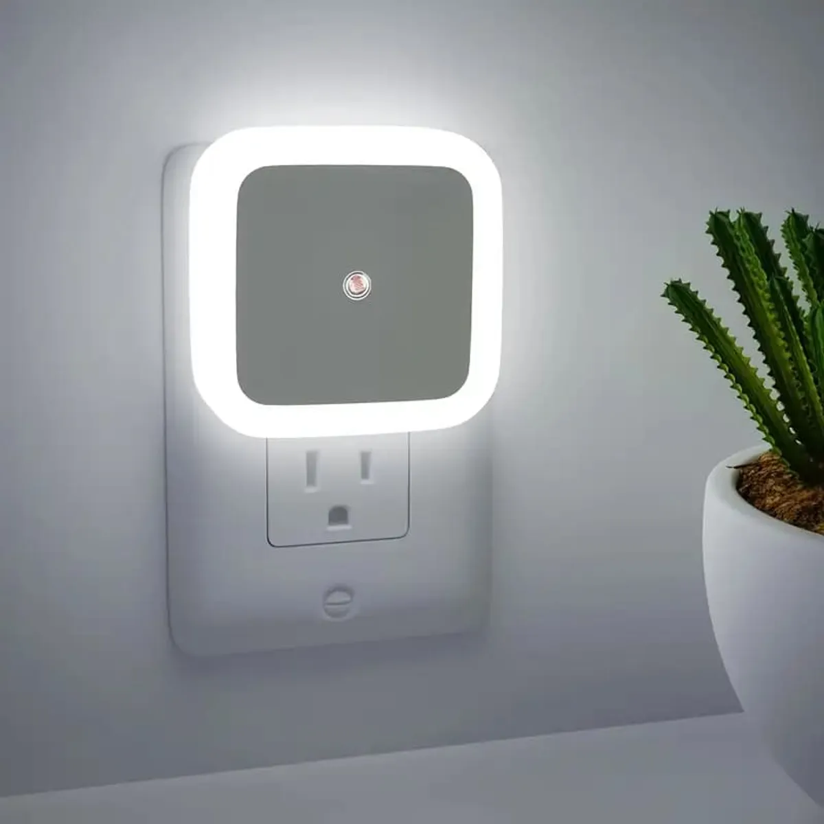 MEGIMPERU - Luz Nocturna LED Inteligente con Sensor Día y Noche