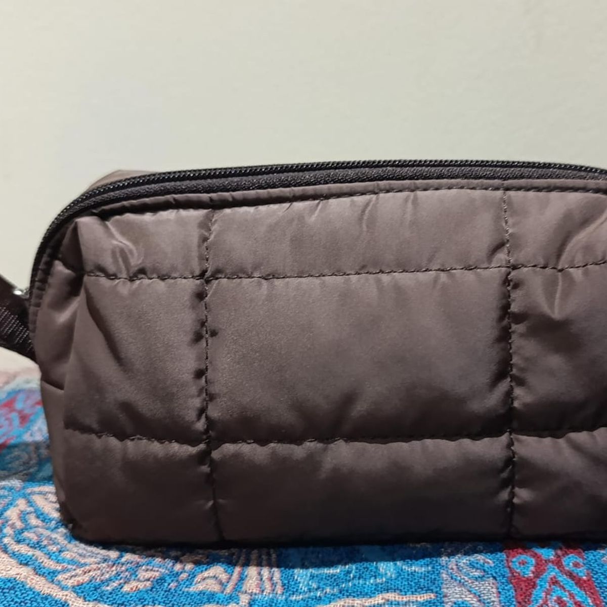 MORITA BAG STORE - NECESER PUFFER DE MAQUILLAJE PARA MUJER COLOR MARRON DARK