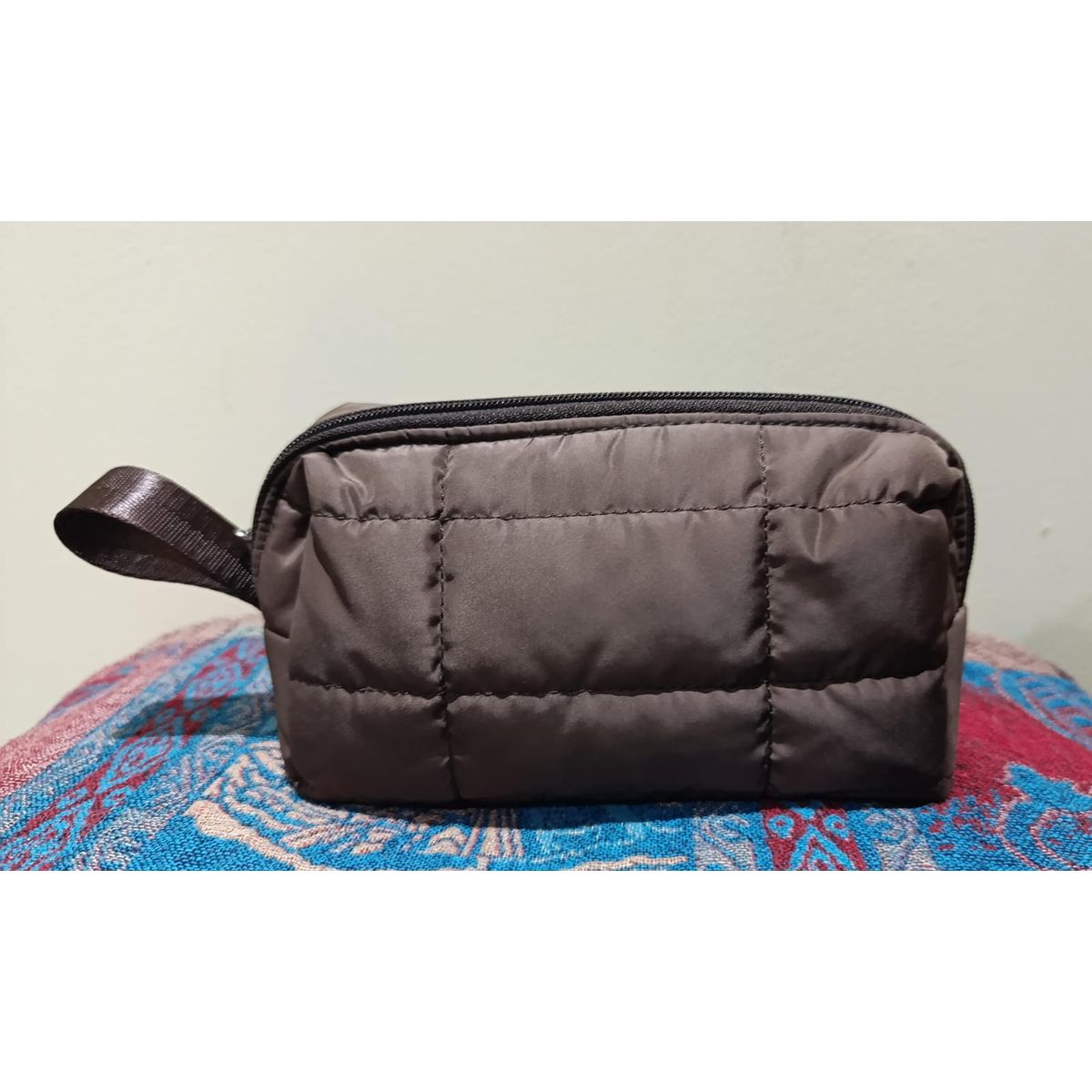 MORITA BAG STORE - NECESER PUFFER DE MAQUILLAJE PARA MUJER COLOR MARRON DARK