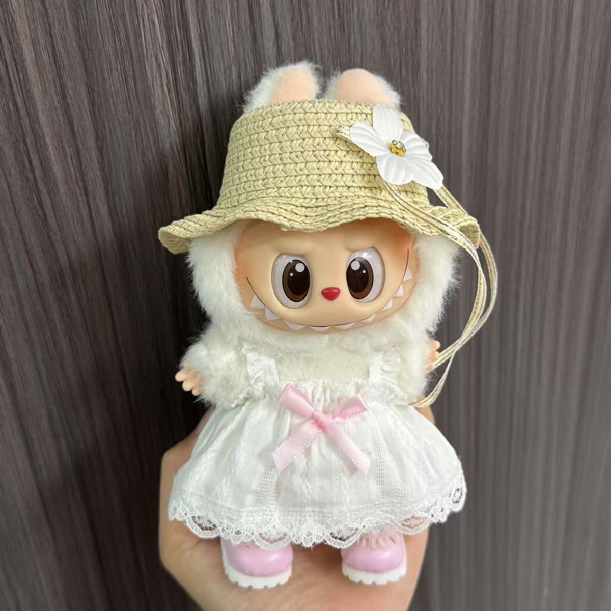 POP MART - Ropa Labubu Vestido Blanco Liston Sombrero Paja