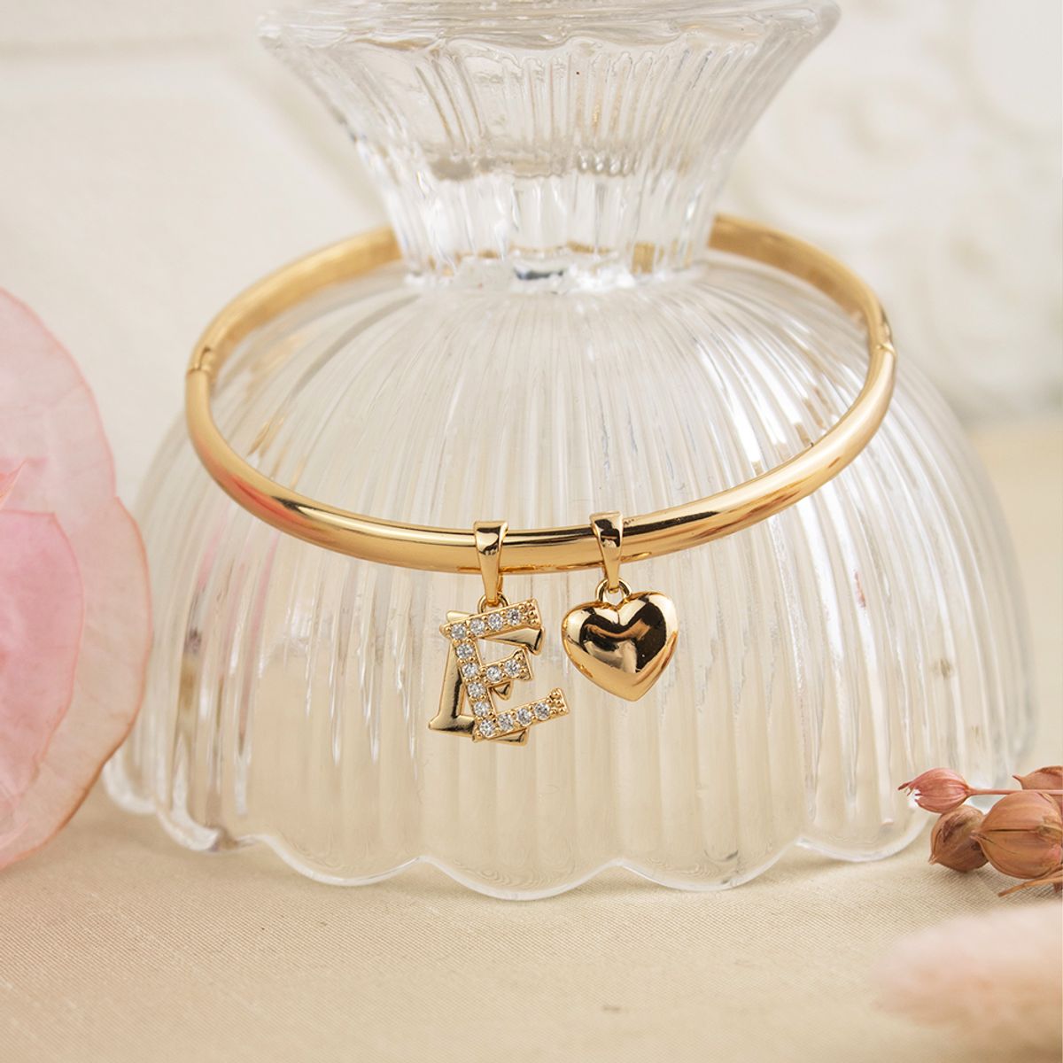 CLEO JOYAS & ACCESORIOS - Puñera Inicial E Corazón Rose