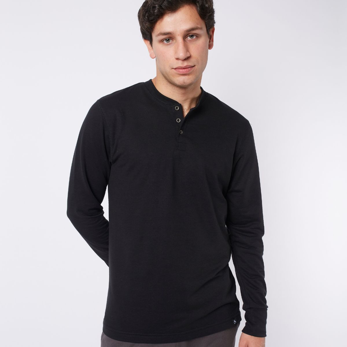 RISING DRAGON - Henley El Sofisticado Manga Larga - Negro
