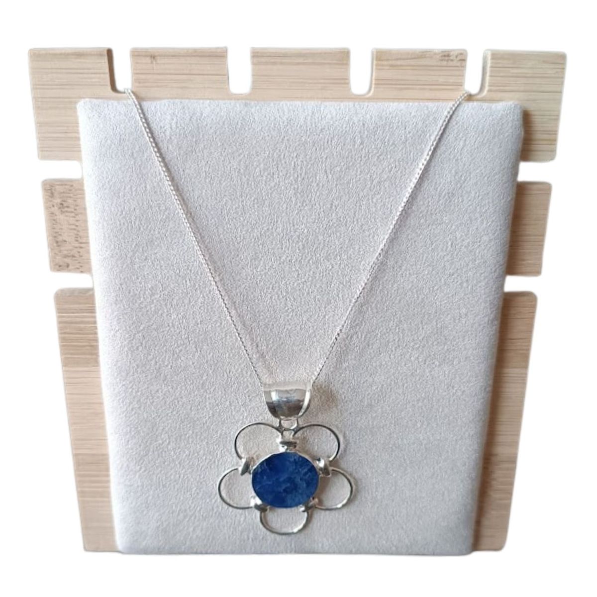 GENERICO - Dije de Flor con piedra lapislázuli y plata ley 950