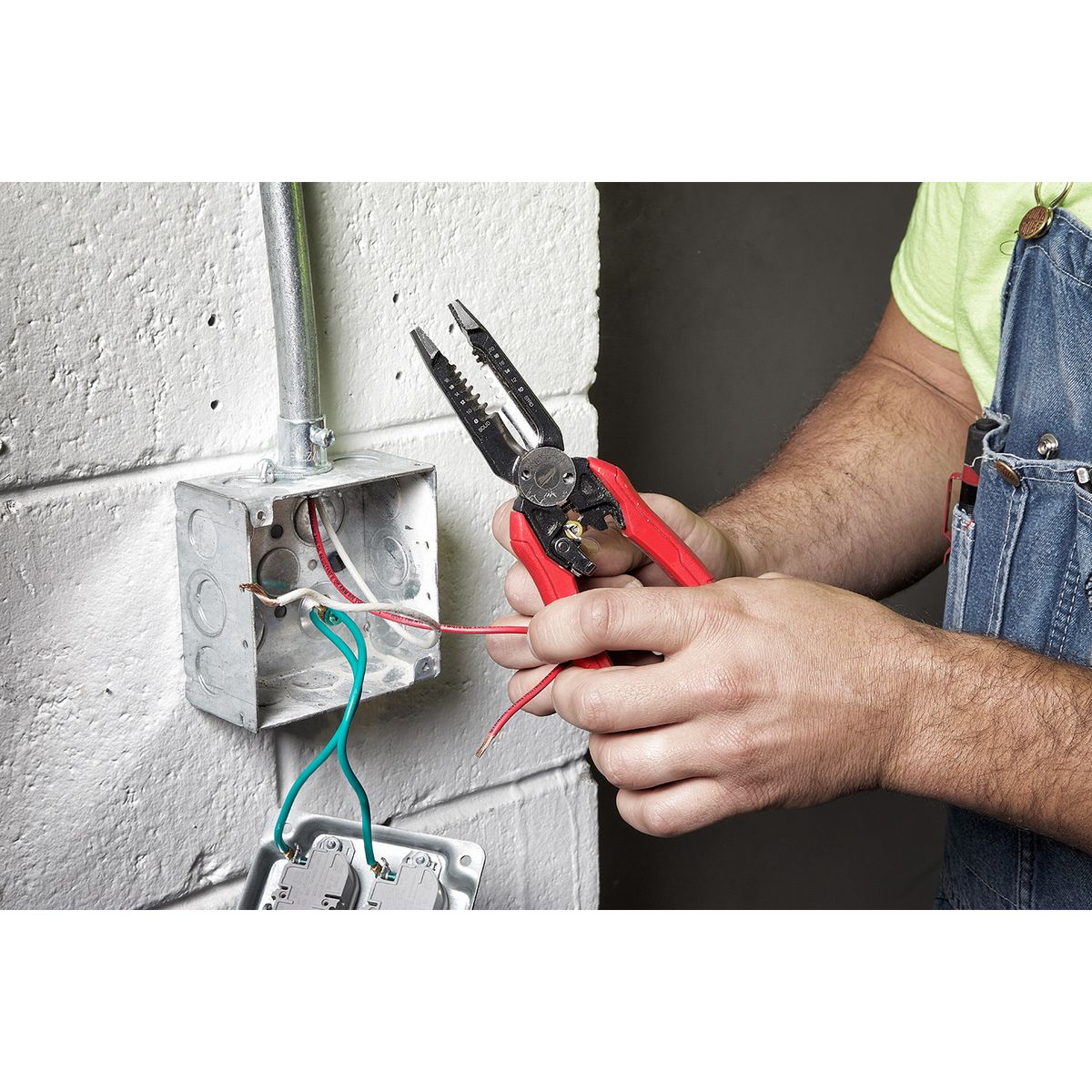 MILWAUKEE - Alicate 7 en 1 pelacable 48-22-3078 Milwaukee