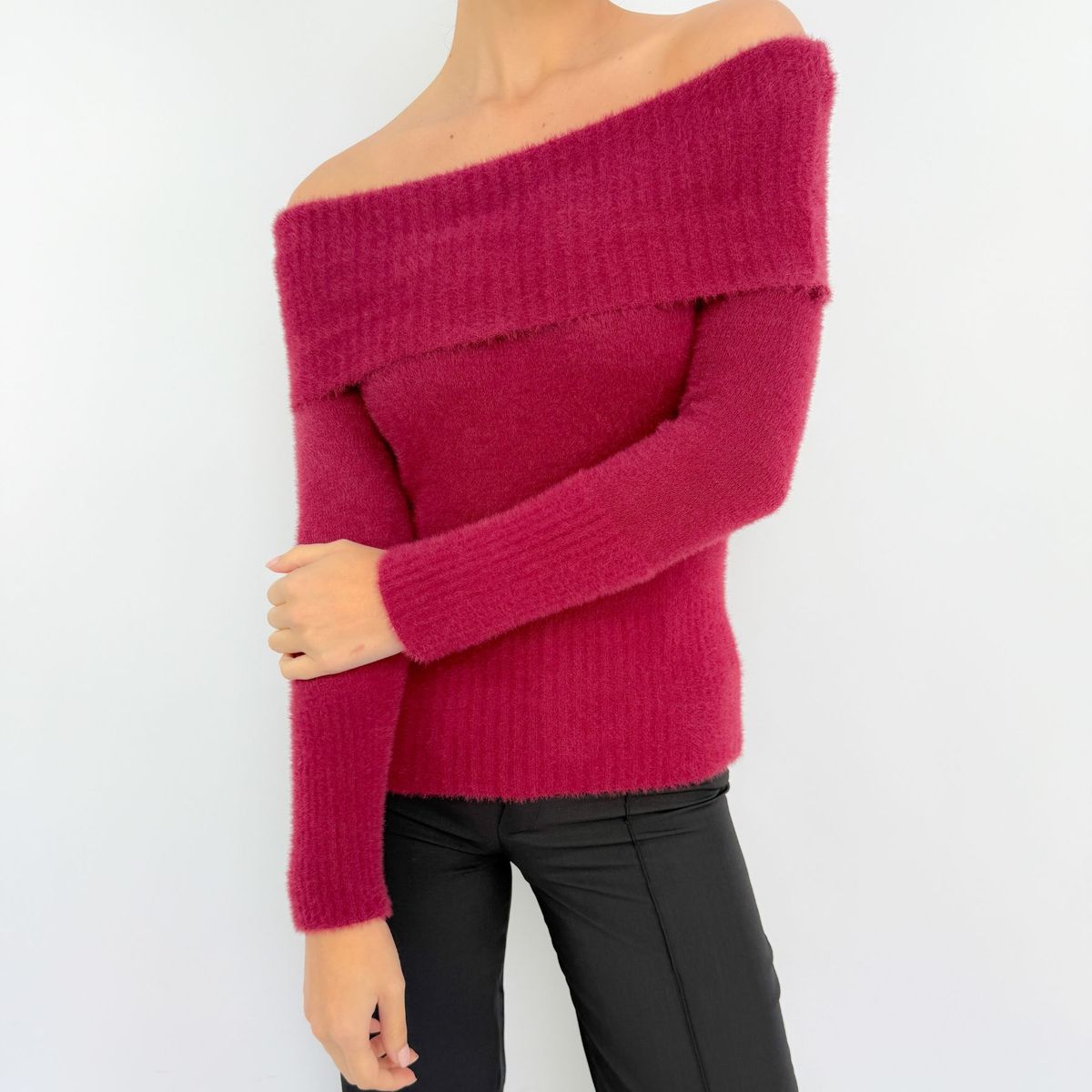 INTROSPECTIVA MODA - CHOMPA OFF SHOULDER TEJIDO PELUCHE BRISA