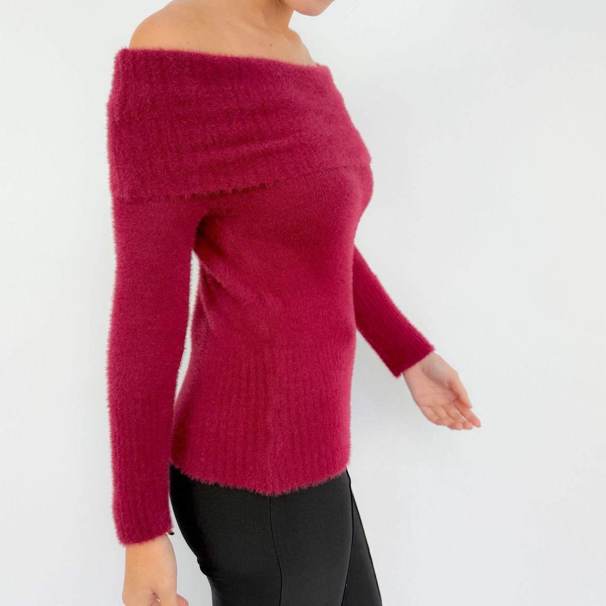 INTROSPECTIVA MODA - CHOMPA OFF SHOULDER TEJIDO PELUCHE BRISA