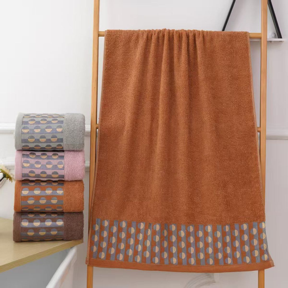 GENERICO - TOALLA CON DISEÑO BARROCO