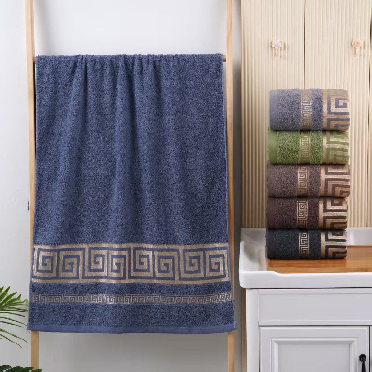 GENERICO - TOALLA CON DISEÑO BARROCO