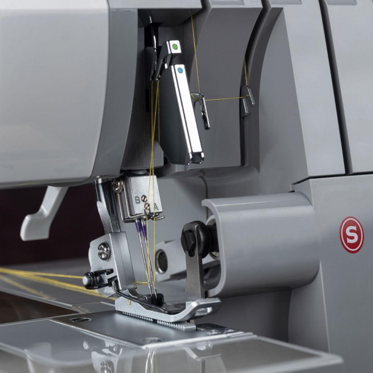 SINGER - Máquina Singer Overlock HD0405S