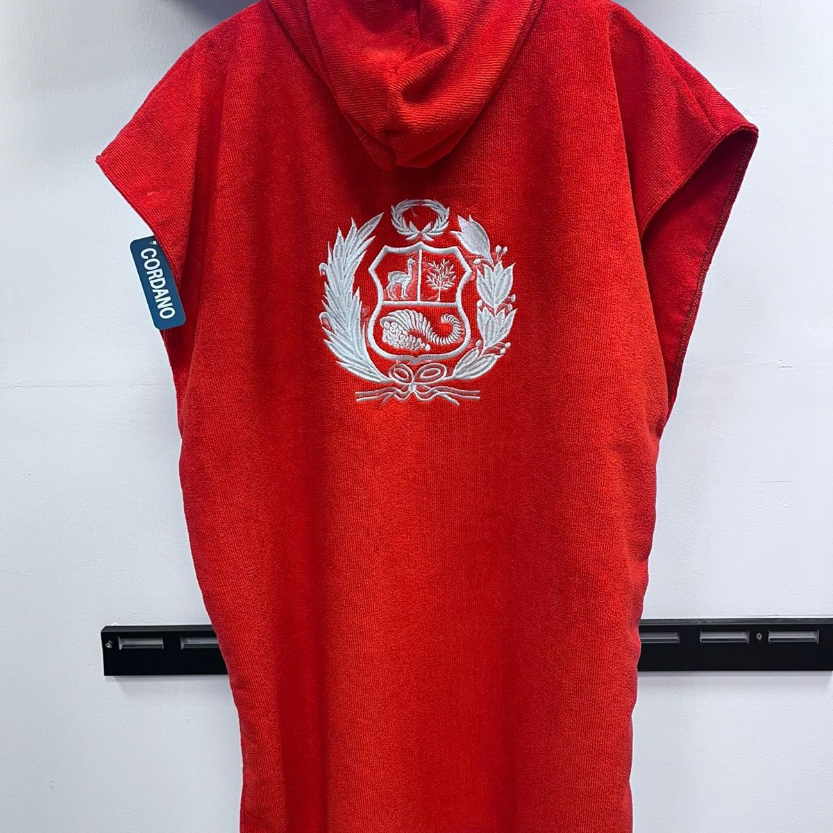 GENERICO - TOALLA CAMBIADOR CORDANO ESCUDO ROJO ML ADULTO UNISEX