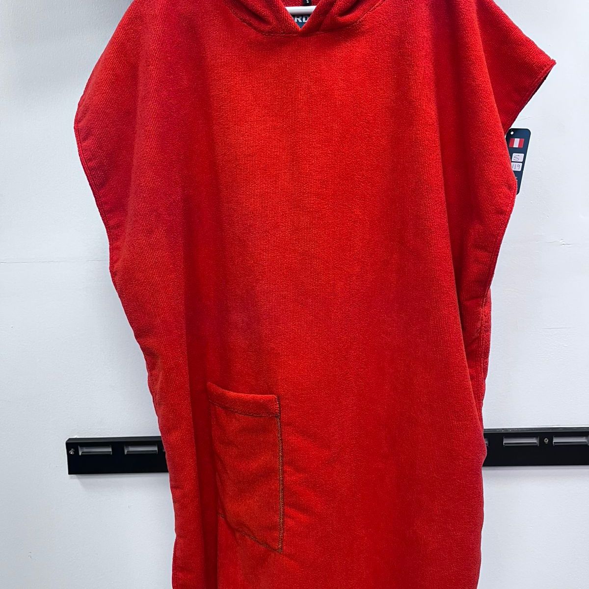 GENERICO - TOALLA CAMBIADOR CORDANO ESCUDO ROJO ML ADULTO UNISEX