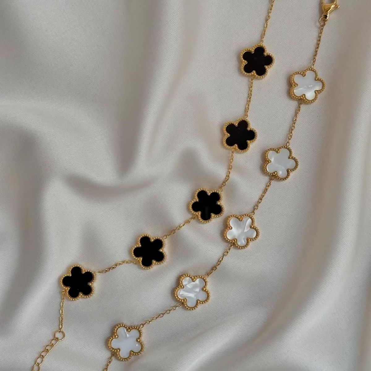 GENERICO - Set de 2 pulseras trébol VC - Blanco y negro - Naif Jewelry