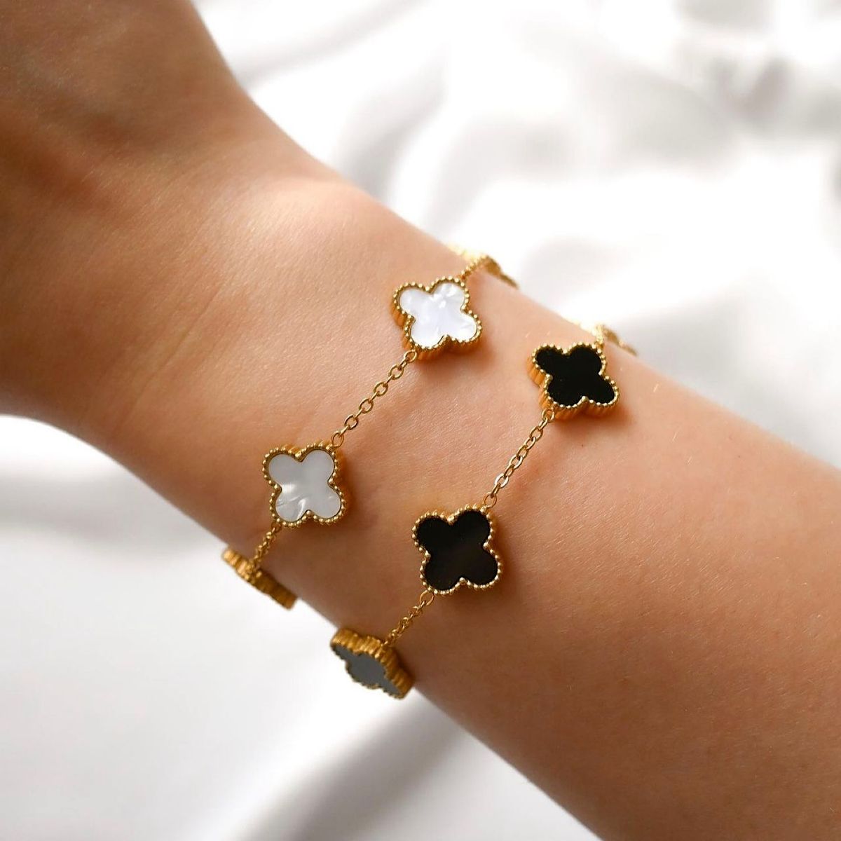 GENERICO - Set de 2 pulseras trébol VC - Blanco y negro - Naif Jewelry