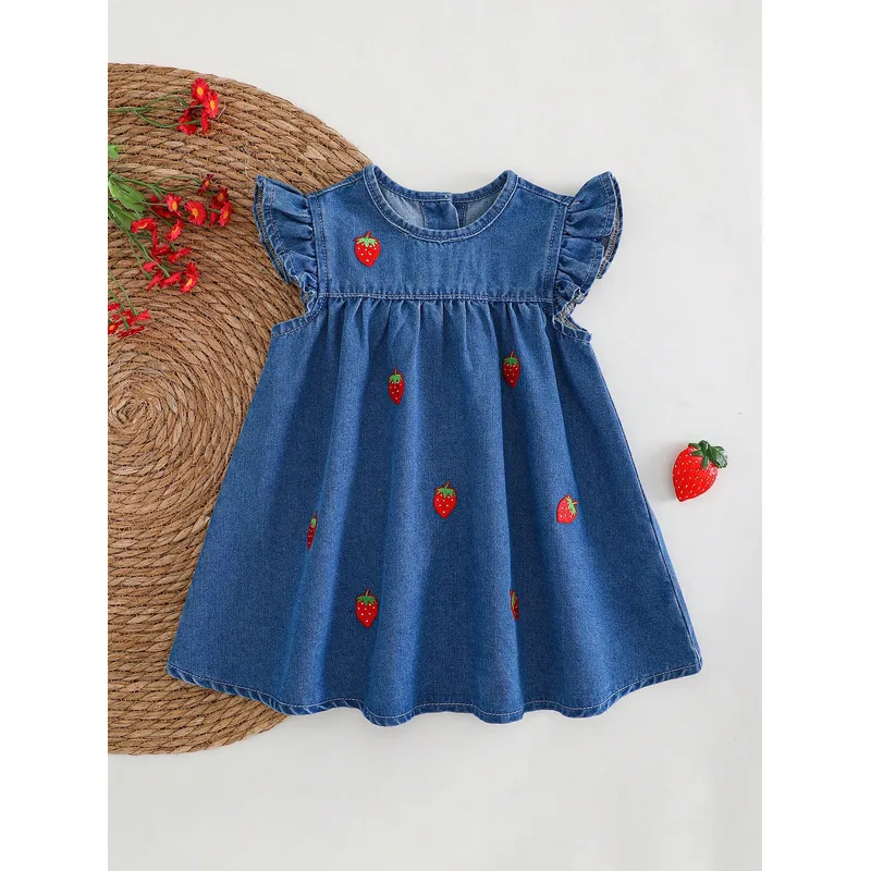 GENERICO - Vestido Berry en denim con bordado de fresas