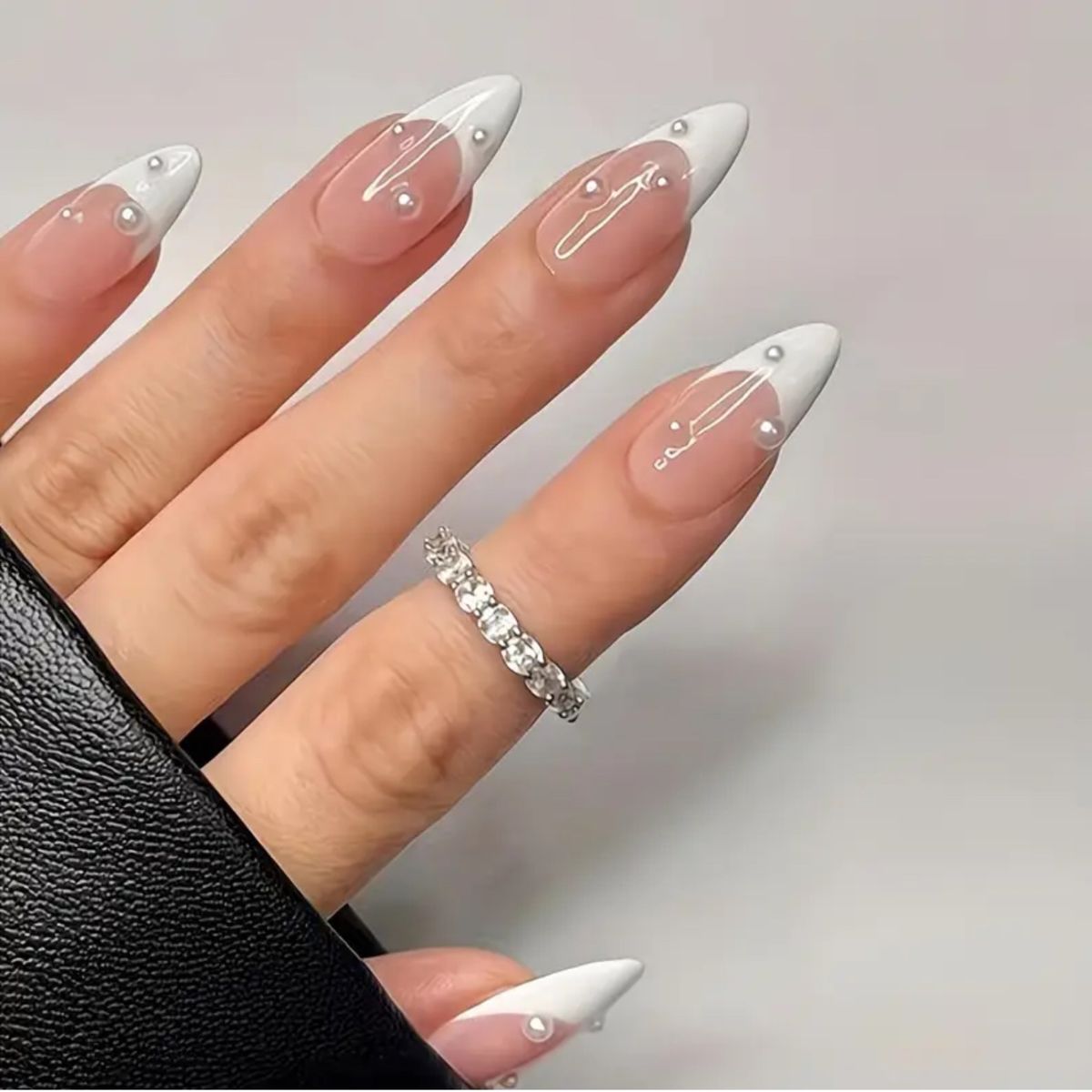 GENERICO - Uñas Press On - Francesas con perlas - Set de 26 piezas