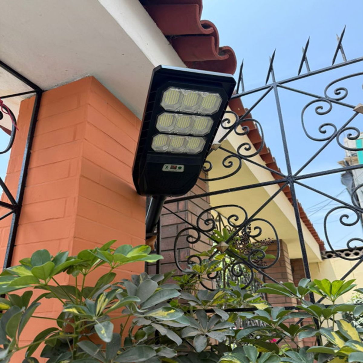 MN ELECTRONICS - Reflector Solar LED 300W Luz Blanca IP67 V66 con Sensor de Movimiento