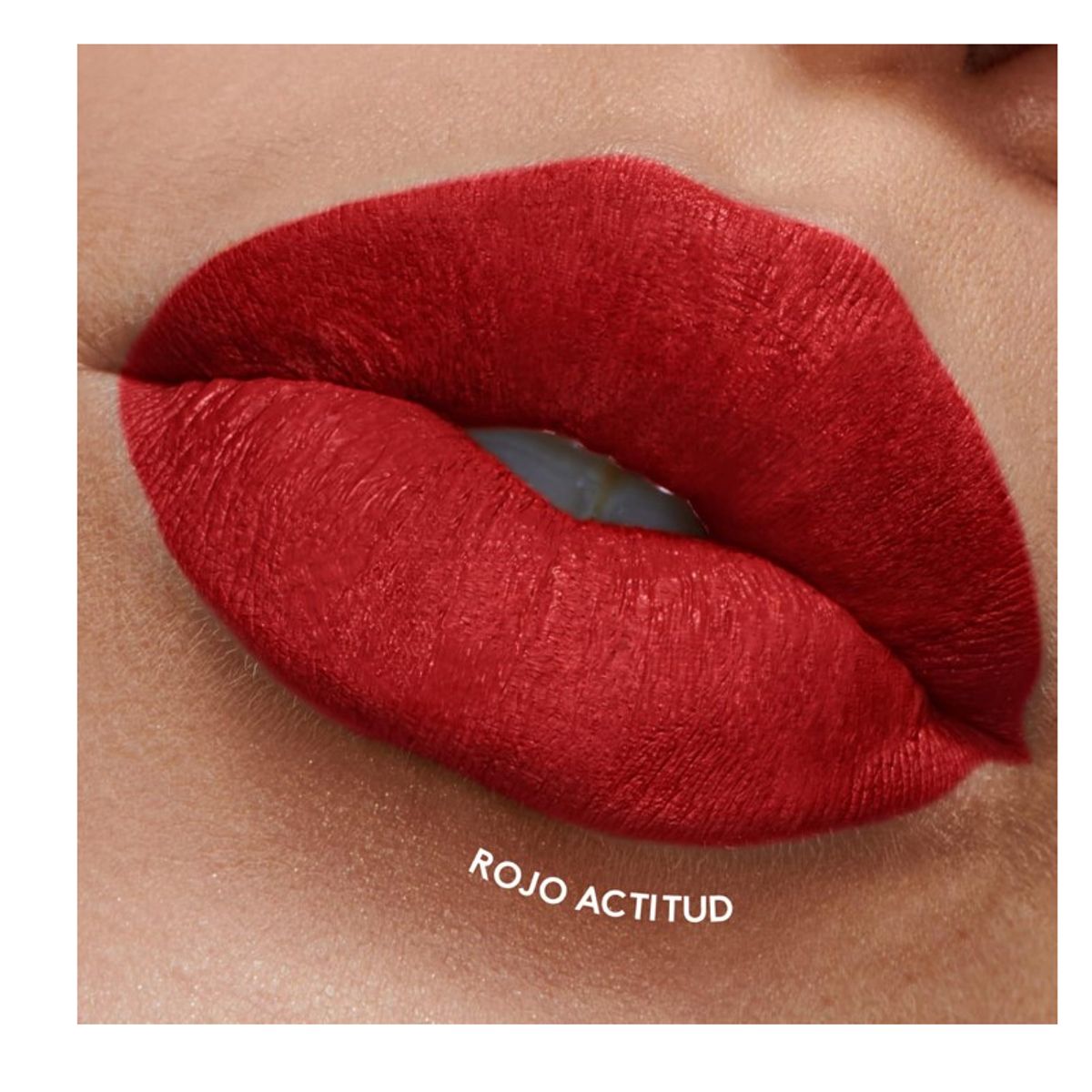 ESIKA - pack Mega Full + Delineador plumón + labial Rojo Actitud