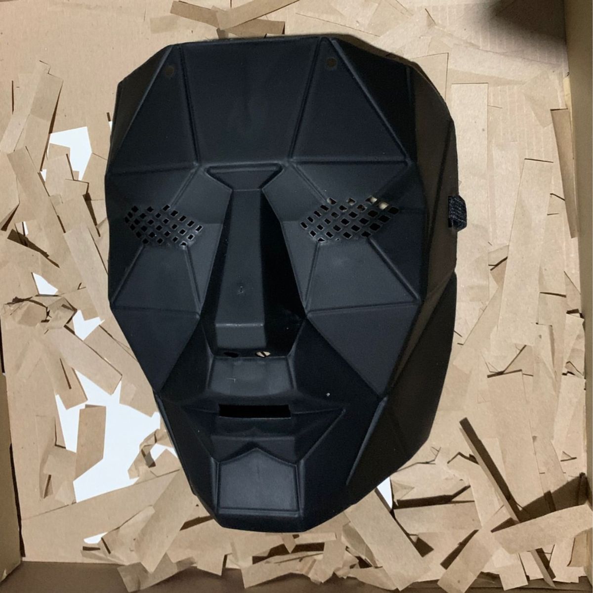 GENERICO - MÁSCARA DEL JEFE DEL JUEGO DEL CALAMAR