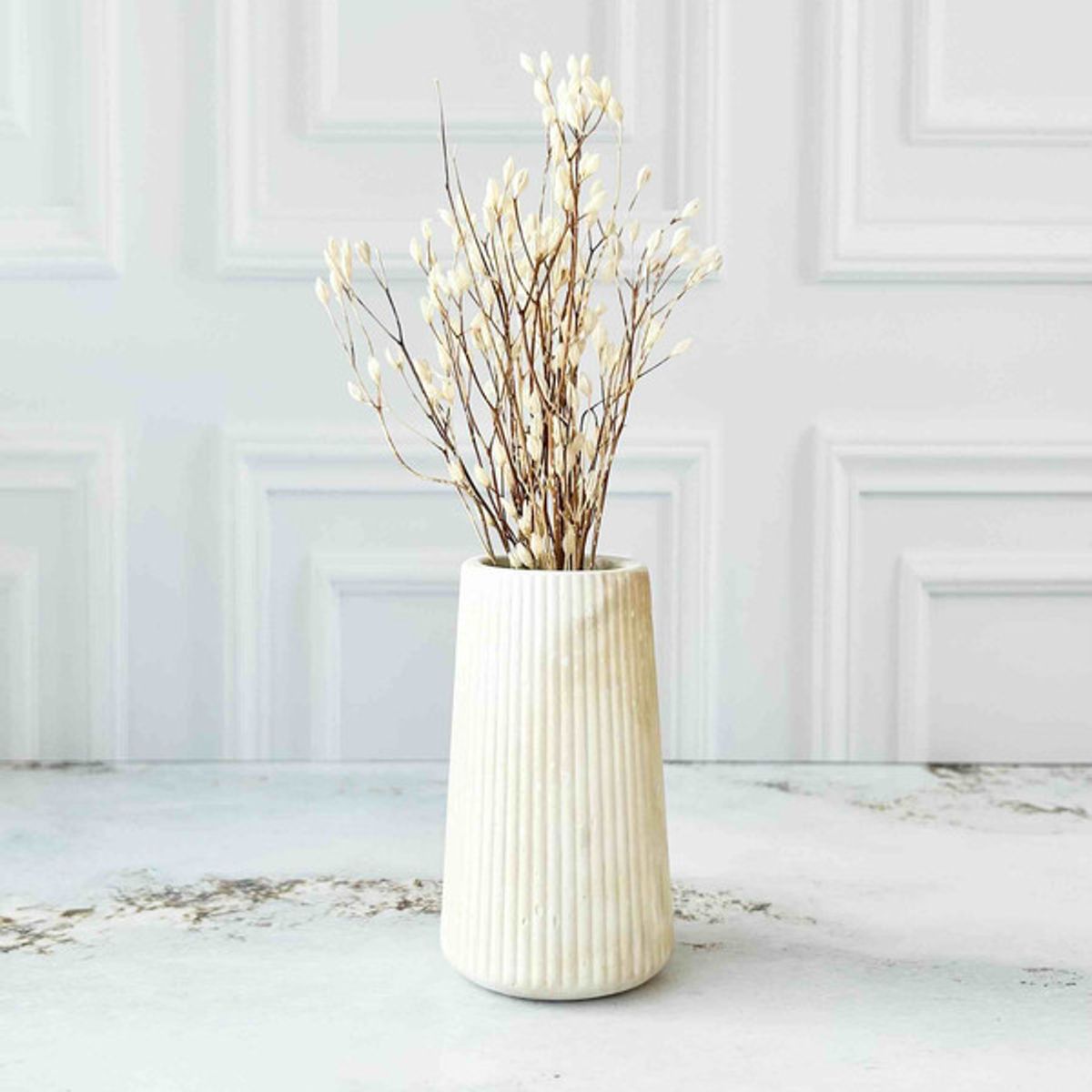 CONKRETE - Florero de Cemento Lineal + Flores Preservadas