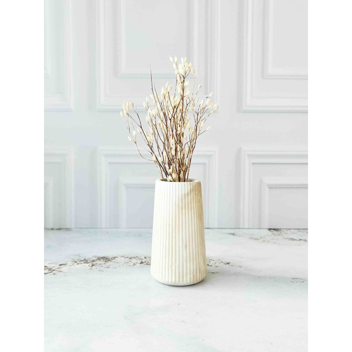 CONKRETE - Florero de Cemento Lineal + Flores Preservadas