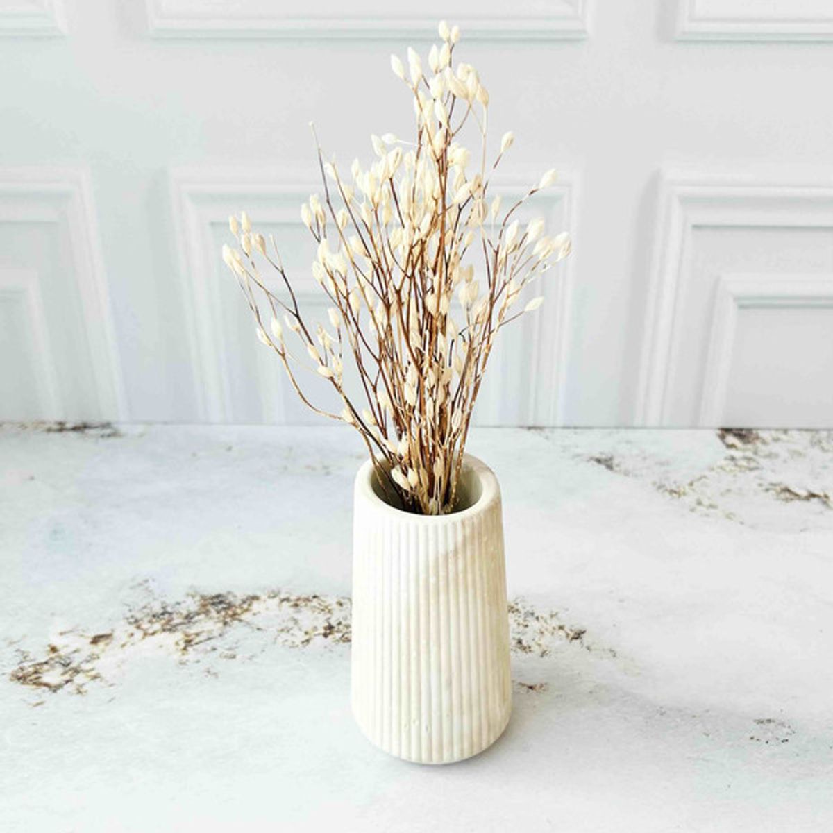 CONKRETE - Florero de Cemento Lineal + Flores Preservadas