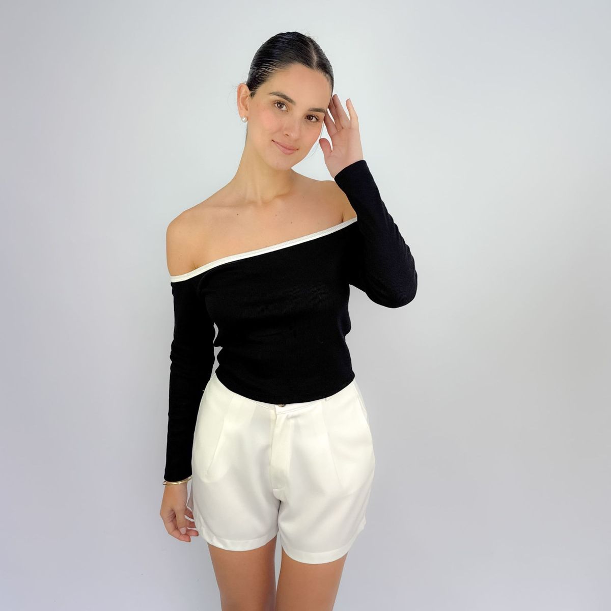 INTROSPECTIVA MODA - POLO MANGA LARGA OFF SHOULDER MODELO PARIS