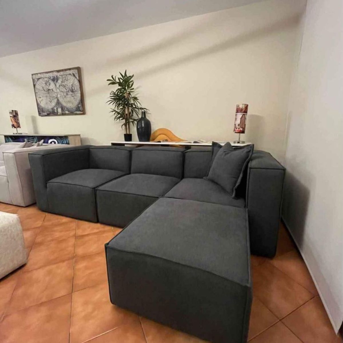 GENERICO - SECCIONAL MIA 3 CUERPOS  COLOR NEGRO+ 1 BANQUETA